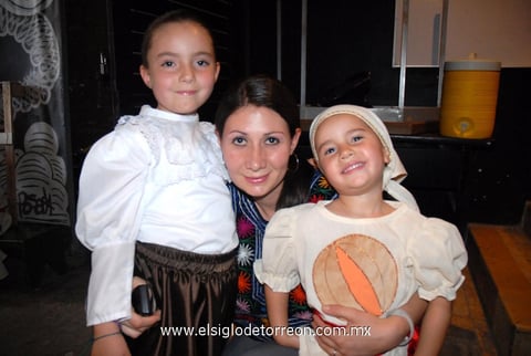 16052012 LUCIANA , Ivanna y Karla.