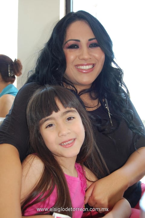 16052012 NAYELI  y Constanza.