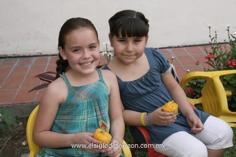 16052012 NATALIA  Issa García y Mary Jose.