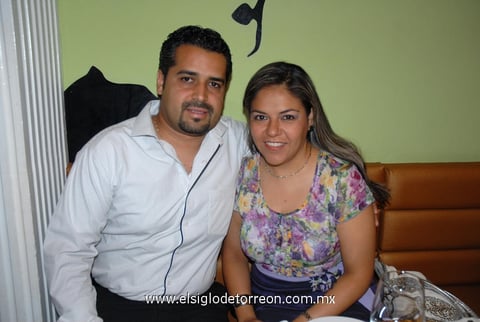 16052012 LUIS GERARDO  Guerrero y July Cisneros.