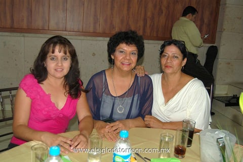 16052012 BLANCA  Muñoz, Lupita Arroyo y Érika de Guzmán.