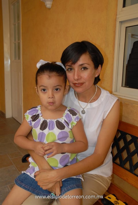 17052012 SOFíA  y Ana.