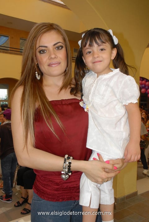 17052012 CLAUDIA  y Barbi.