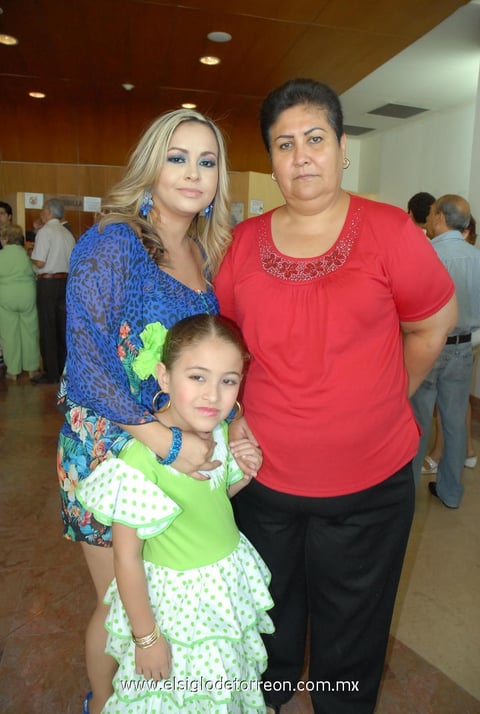 17052012 DANIA  Flores, Mayela Ayala y Dana Marina.