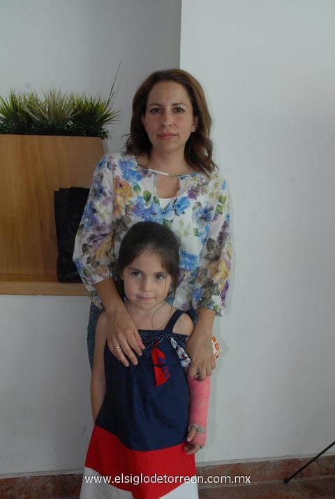 17052012 KIRA  Samara y Lizeth García de Samara.