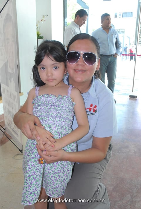 17052012 ÉRIKA  y Marifer Cornejo.