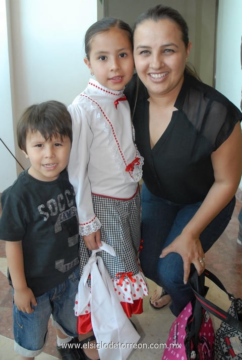 17052012 ELIUD , Miriam y Fer.