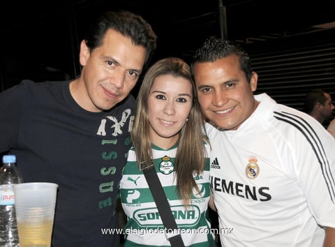 18052012 DAGO , Azu Soto y Dago Limones.