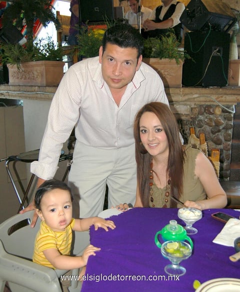 18052012 ILDEFONSO  GarcÃ­a, Adriana y Mateo.