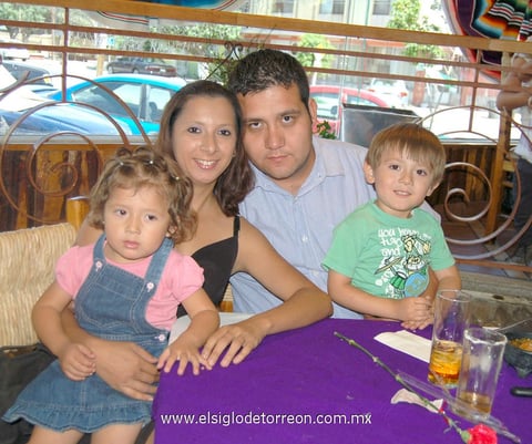 18052012 IVONNE , Ernesto, SofÃ­a, Ã‰lida, Gloria y Rosa MarÃ­a.
