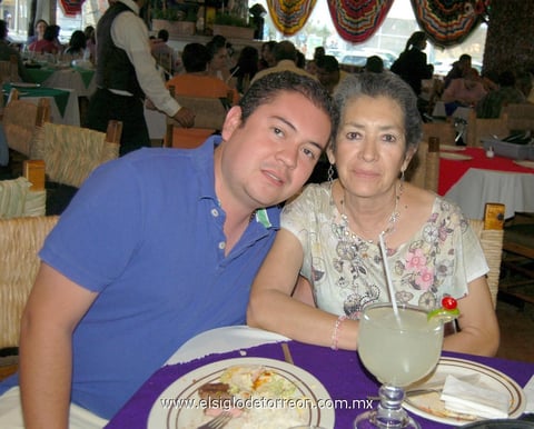 18052012 JosÃ© de JesÃºs Flores y MarÃ­a Elena Flores.