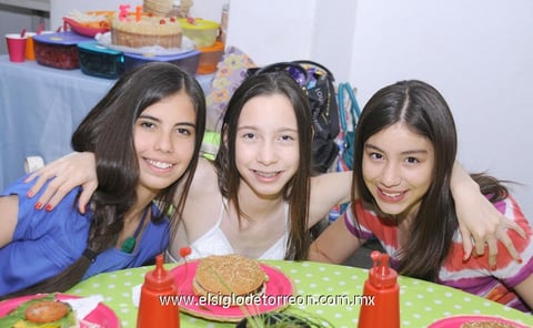 Katia Borrego, Luciana Arriaga y Camila Sama.