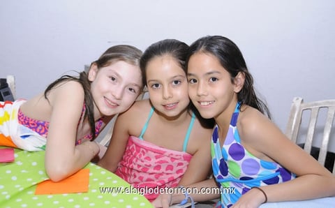 Aitana Arriaga, Oly MartÍ­nez y Susy Segura.