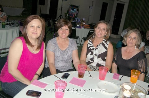 Mónica, Dolores, Consuelo y Karla.  Mónica y Pecky.
