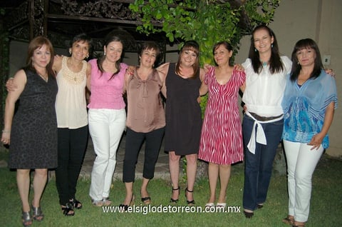 Lucila, Pecky, Giny, Diana, Paty, Martha, Blanca y Elvira.