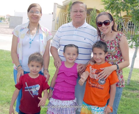 Blanca, Arturo, Maribel, Fabrizio, Hanna y Ernesto.
