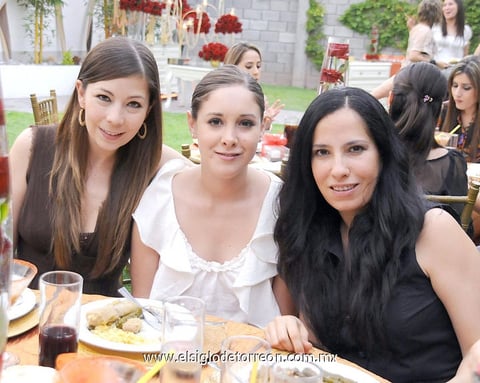 Alejandra Ãlvarez, Katia MartÃ­nez y Alejandra Aguilar.