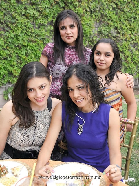 Marcela y Cinthya Morales, Karina Carrasco y Lety Rivera.