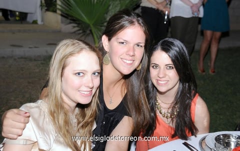 Andrea, Lourdes y Mónica.
