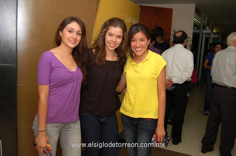 19052012 MAGALY  Castañeda, Mariana González y Anahí Agüero.