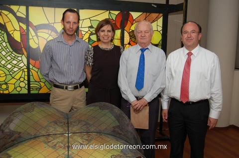 19052012 FERNANDO  Montaña, Cristina Matouck, Gabriel Montaña y Lusi Arturo Dávila.