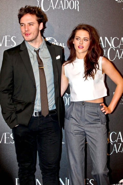 El actor Sam Claflin, destacó que trabajar al lado de Kristen Stewart fue muy agradable, “ella es una mujer muy joven y buena actriz, es muy profesional, determinada y entregada“.