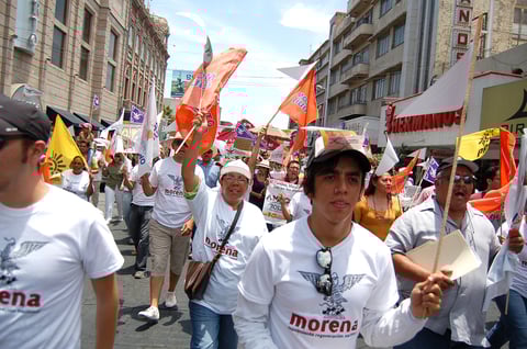 La mayoría de los asistentes portaron una camisa blanca con el logo del movimiento.