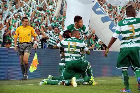 Con 19 torneos como profesional, Peralta, quien debutó en el Clausura 2003 con el Morelia, ha jugado 10 torneos con el Santos Laguna, equipo con el que suma 49 anotaciones.