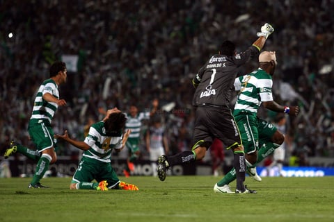 El delantero Oribe Peralta, de 28 años, fue el héroe del Santos Laguna en la liguilla, en la que se disputa el título en el futbol mexicano.
