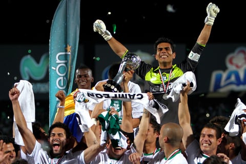 Sin ser espectacular, pero sí muy efectivo, Santos Laguna conquistó su cuarto título del futbol mexicano al derrotar 2-1 (global 3-2) a Monterrey, en intenso partido de vuelta de la final del Torneo Clausura 2012, celebrado en el estadio Corona TSM.