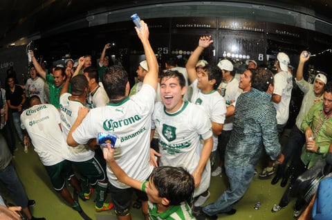 Jugadores y familiares cantaron y bailaron.