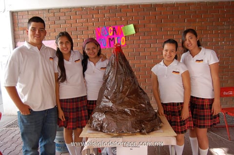 21052012 LUIS  Fernando, Cristy, Rubí, Lidia y Dorle.