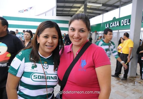 22052012 YUNUéN  y Marysol.