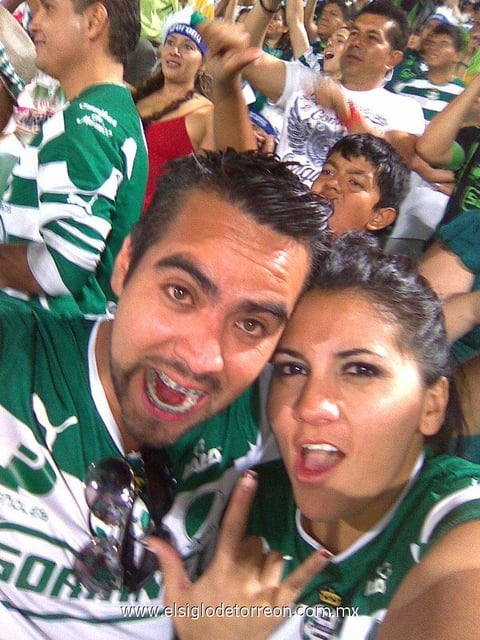 22052012 LETY  Valdivia y su novio.