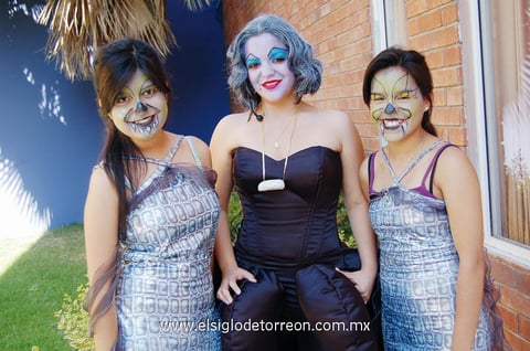 22052012 ELIZABETH , Linda, Mónica.