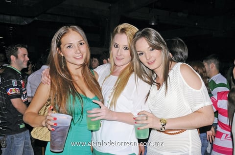 23052012 VIOLETA  Vizcarra, Alia Safa y Nena González.