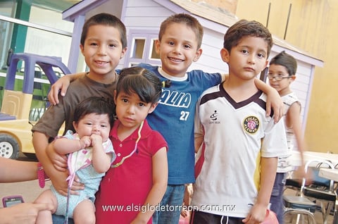 21052012 DAVID,  José Ángel, Érick, Rebeca y Romina.