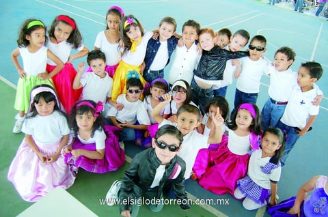 20052012 NIñOS  de conocida institución educativa durante el festejo del Día de las Madres.