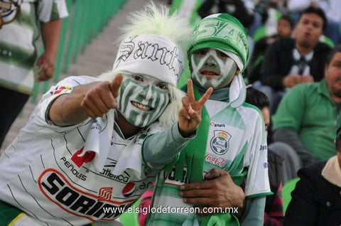 19052012 MAQUILLAJE  y banda del Santos.