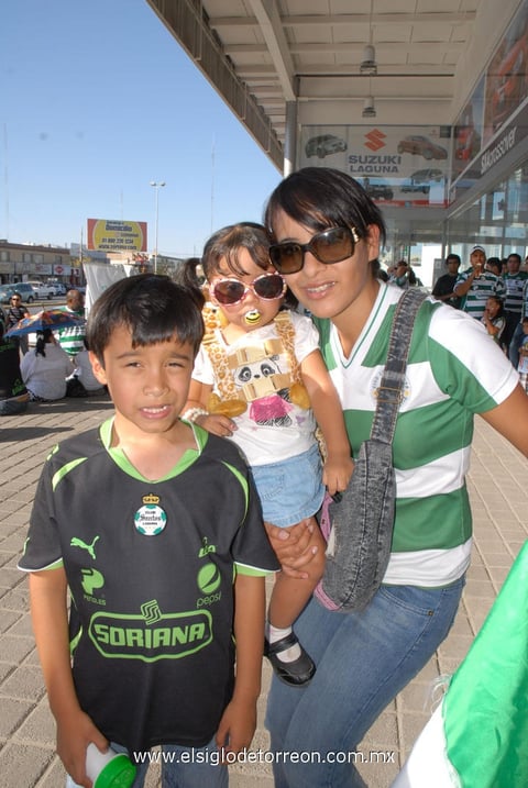 23052012 JOSUé,  Camila y Jazmín.