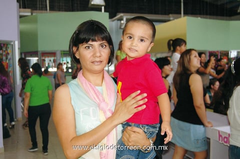 23052012 MAYELA  Rodríguez y Hugo Enrique.