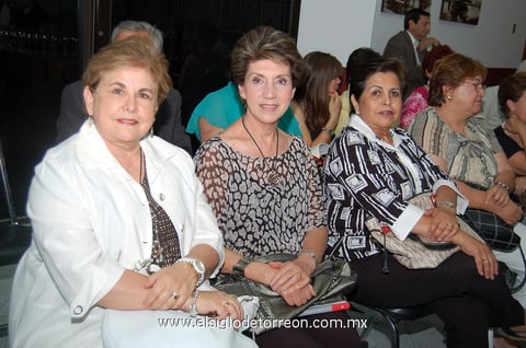 21052012 MARTHA  Amarante, Cristina Rodríguez y Claudia Martínez.