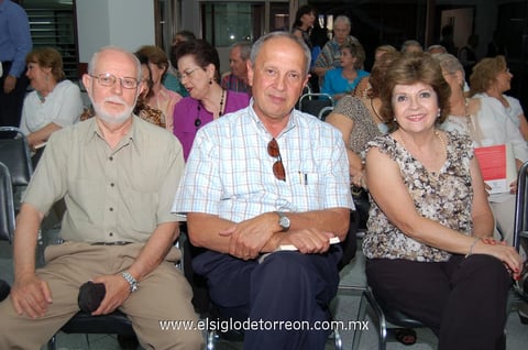 21052012 LEóN  Urow, Javier Garza y Ruth Ganzz.