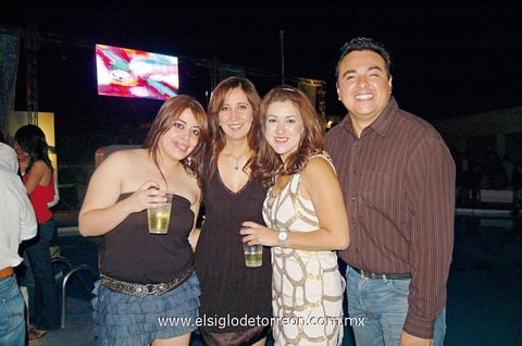 21052012 MAYA,  Karla, Ginna y Luis.