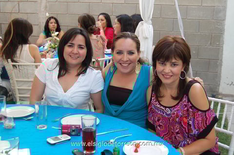 21052012 GABY , Anahí y Leslie.