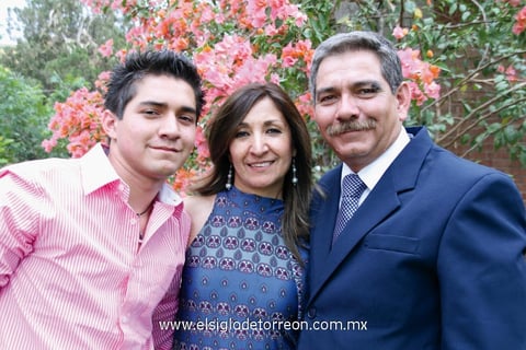 22052012 DANIEL  Escudero Reza, Irma Reza Téllez y Ricardo Escudero Robles.