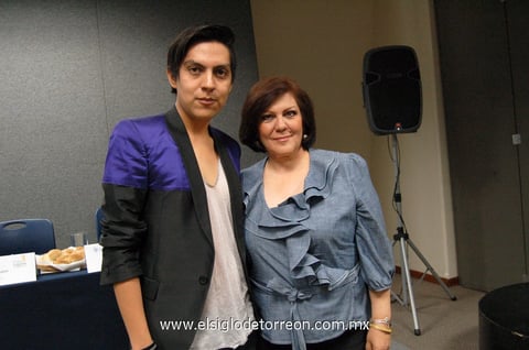 24052012 MARCO  Manero y Marcela Lozano.