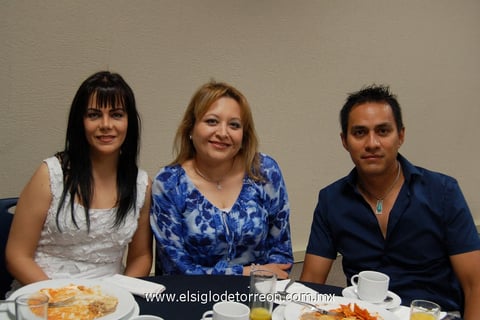 24052012 ISELA  Guerrero, Silvia Bermúdez y Gilberto Durán.