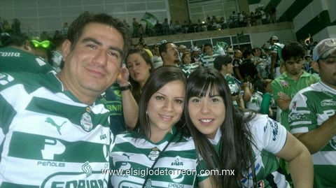 22052012 GENARO,  Marcela y Mague.