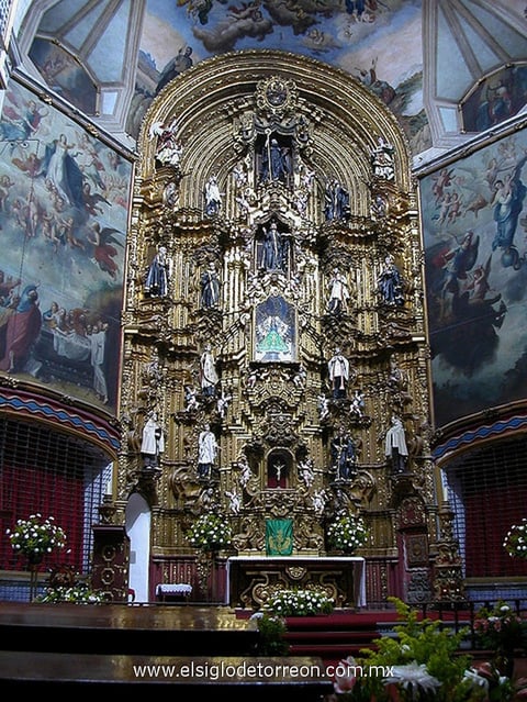 20052012 Deslumbrante alhaja arquitectónica del barroco mexicano del siglo XVIII es el altar mayor de la Iglesia de la Enseñanza, ubicado en la calle Donceles número 102, en la Ciudad de México.  El templo, junto con el convento contiguo, fueron construídos a expensas de la monja María Ignacia de Azlor y Echeverz, hija del II Marqués de Aguayo y Santa Olaya.